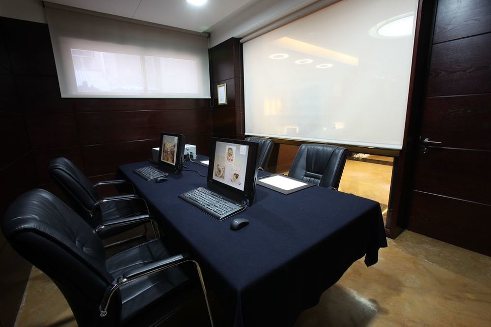 Coral Beirut Al Hamra Hotel Buitenkant foto