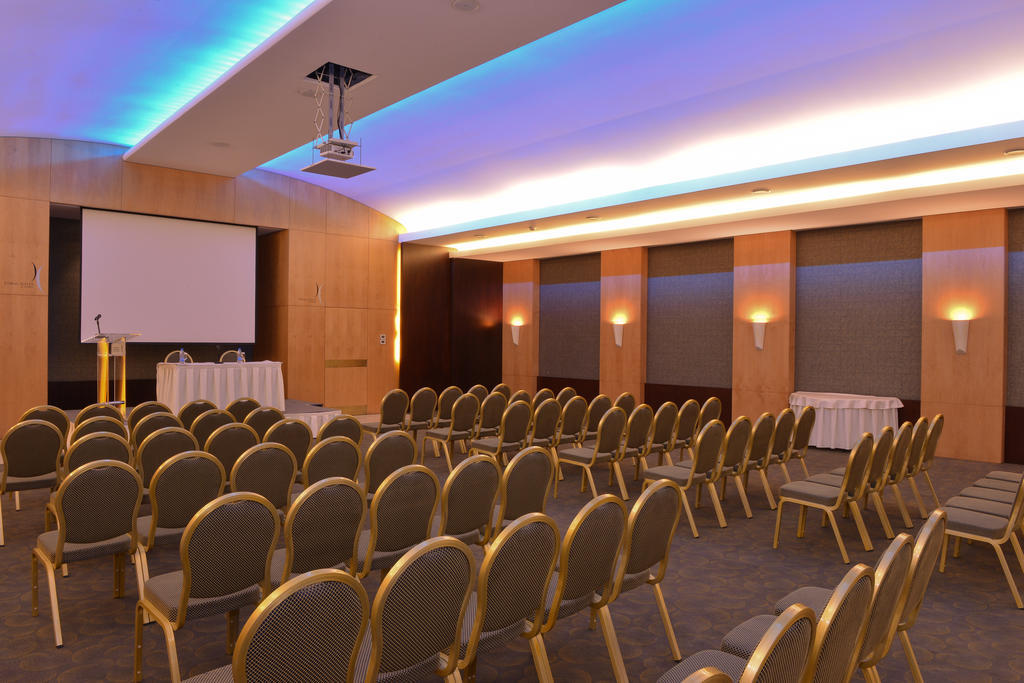 Coral Beirut Al Hamra Hotel Buitenkant foto