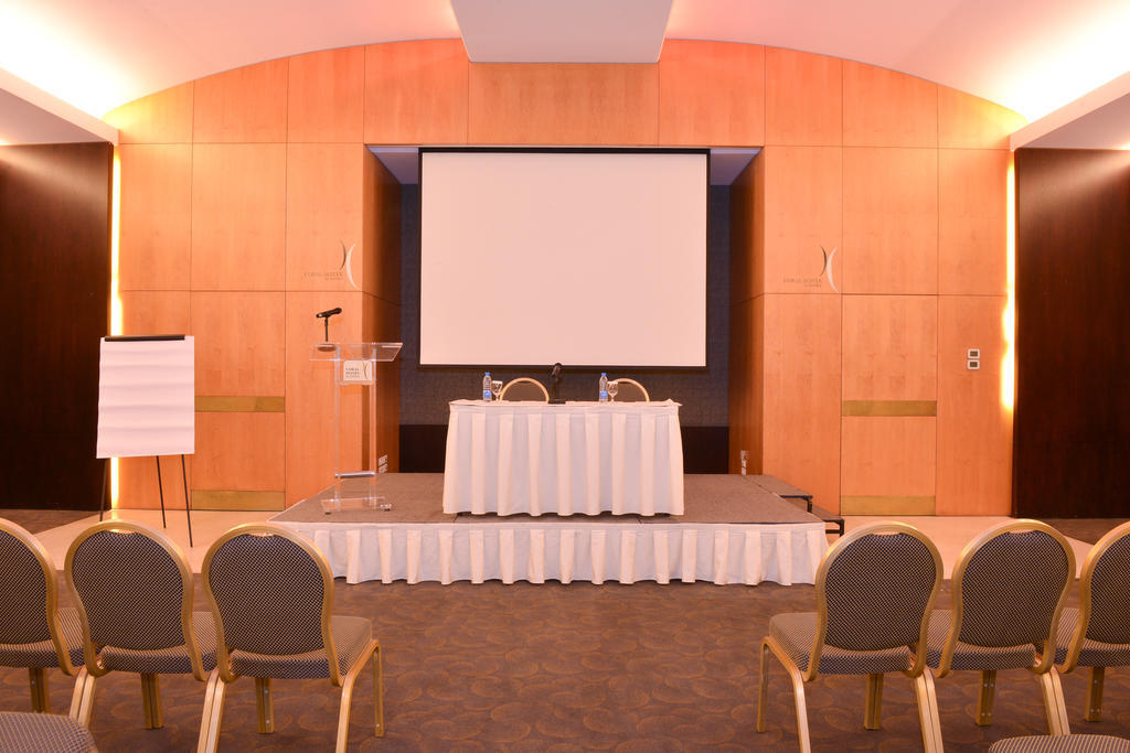 Coral Beirut Al Hamra Hotel Buitenkant foto