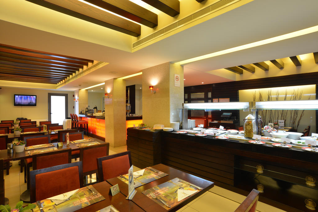 Coral Beirut Al Hamra Hotel Buitenkant foto