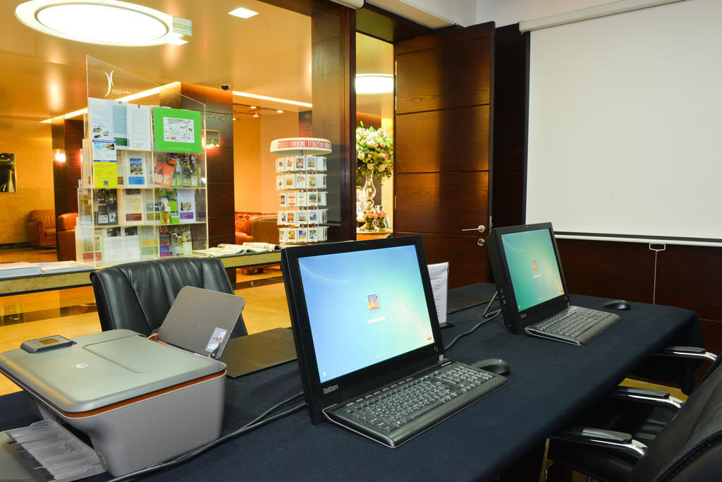 Coral Beirut Al Hamra Hotel Buitenkant foto