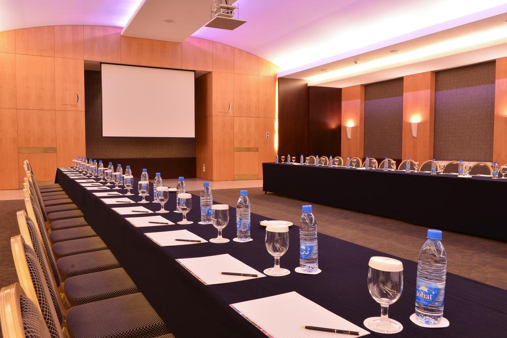 Coral Beirut Al Hamra Hotel Buitenkant foto