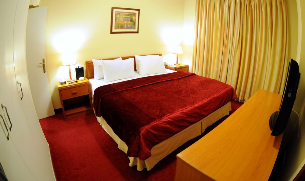 Coral Beirut Al Hamra Hotel Buitenkant foto
