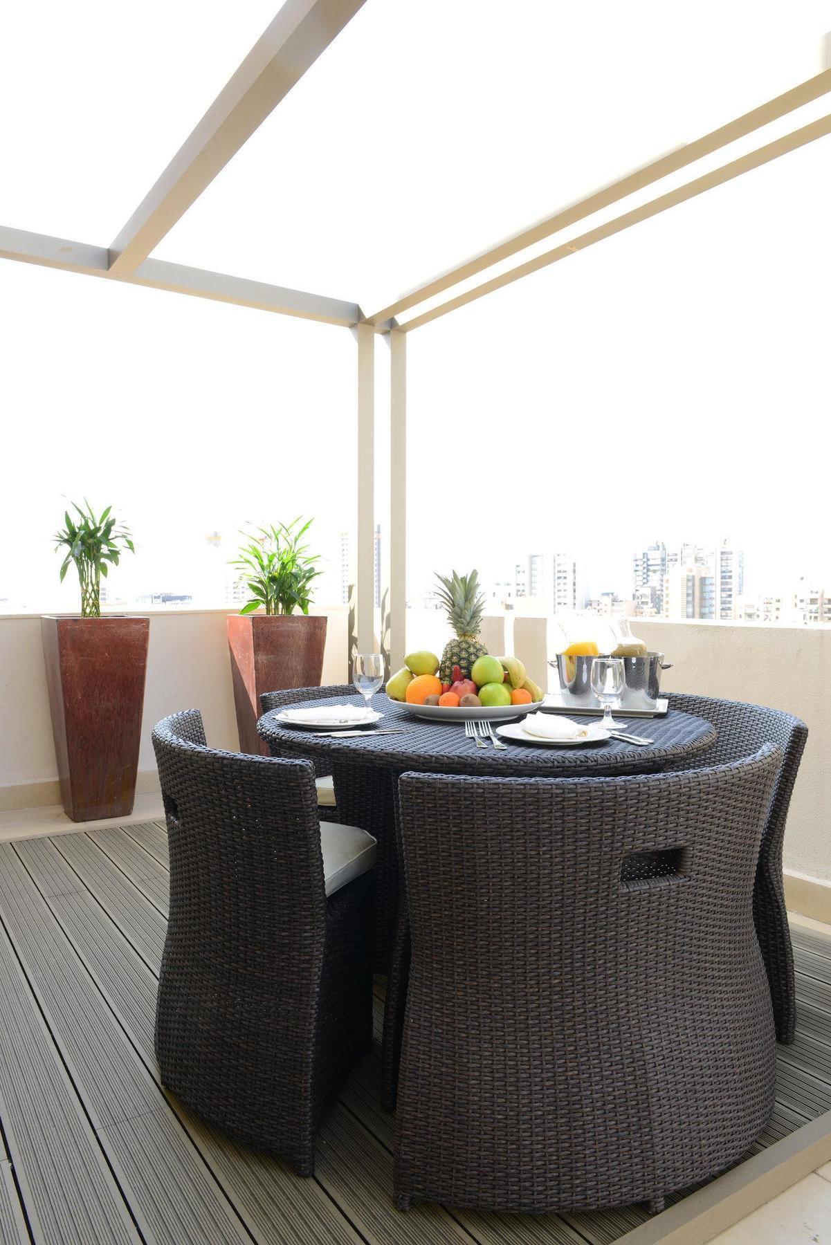 Coral Beirut Al Hamra Hotel Buitenkant foto