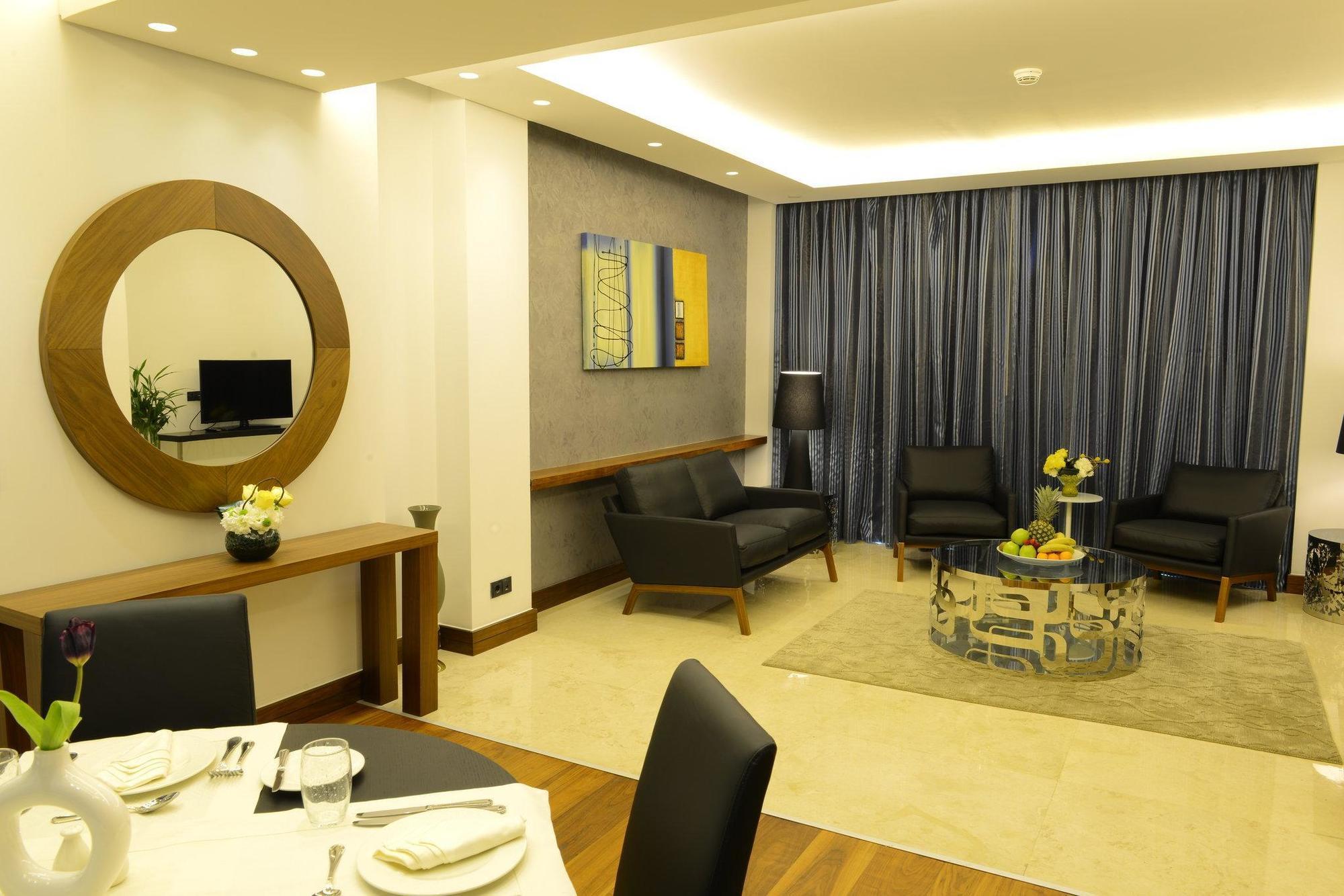 Coral Beirut Al Hamra Hotel Buitenkant foto