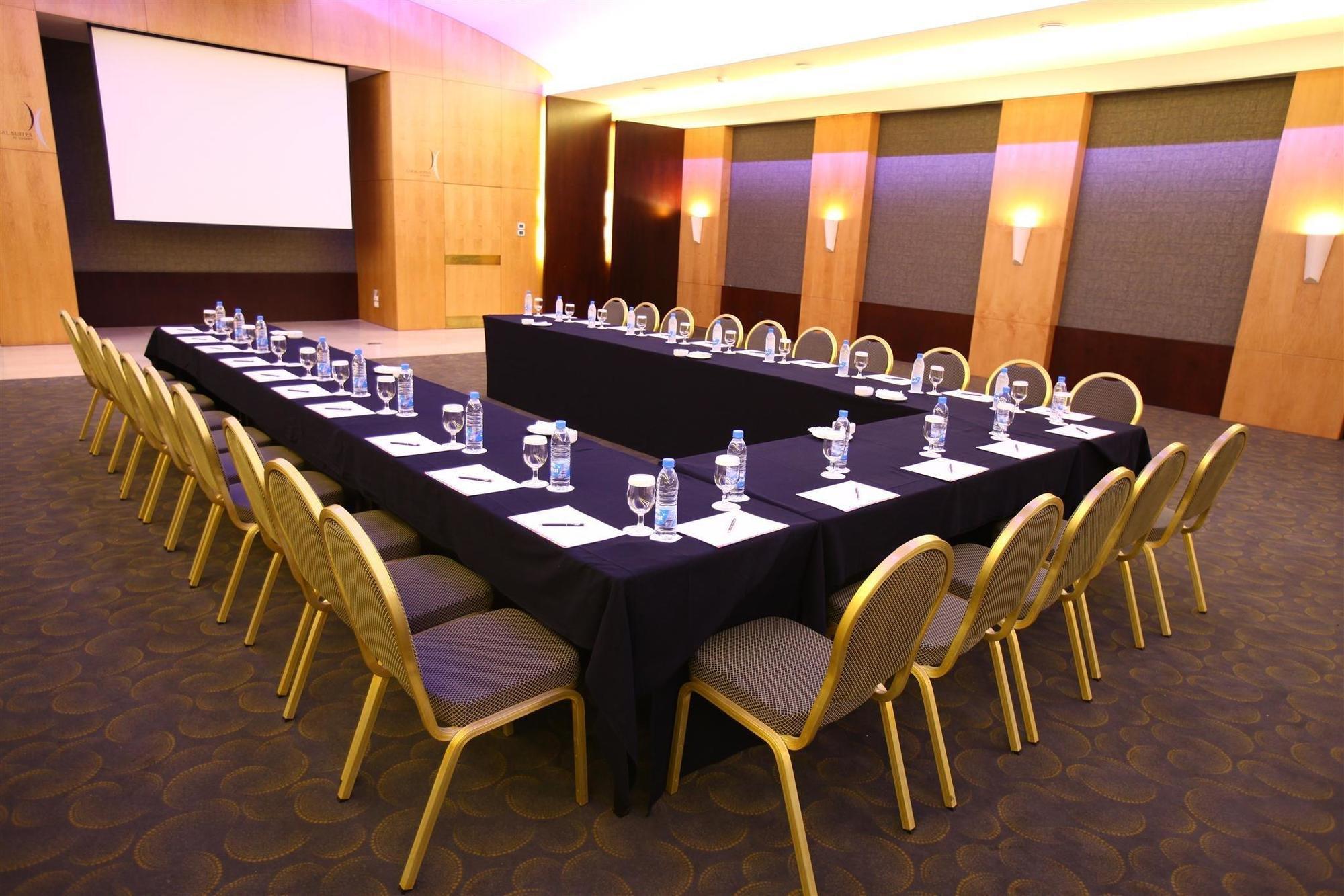 Coral Beirut Al Hamra Hotel Buitenkant foto