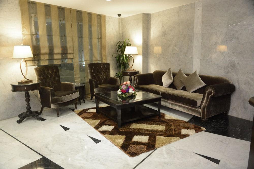 Coral Beirut Al Hamra Hotel Buitenkant foto