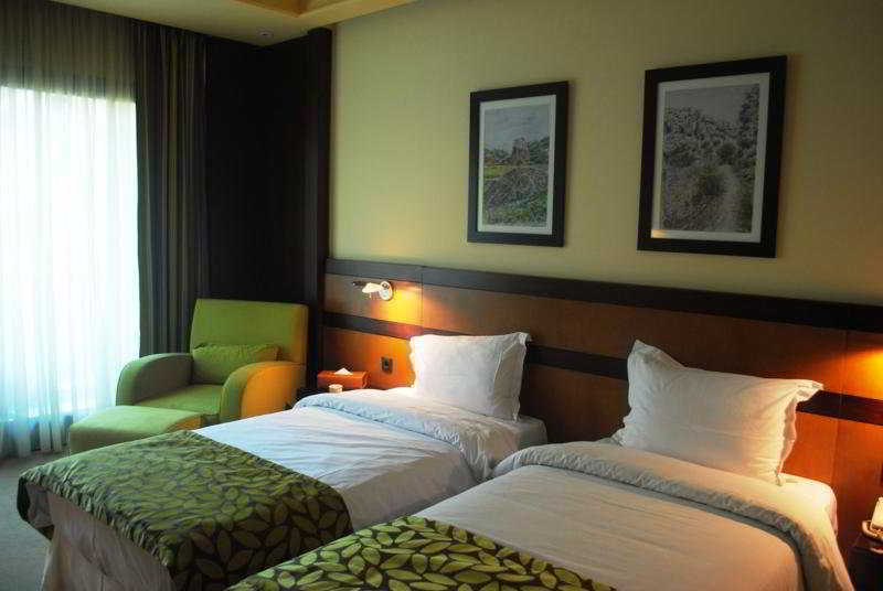 Coral Beirut Al Hamra Hotel Buitenkant foto
