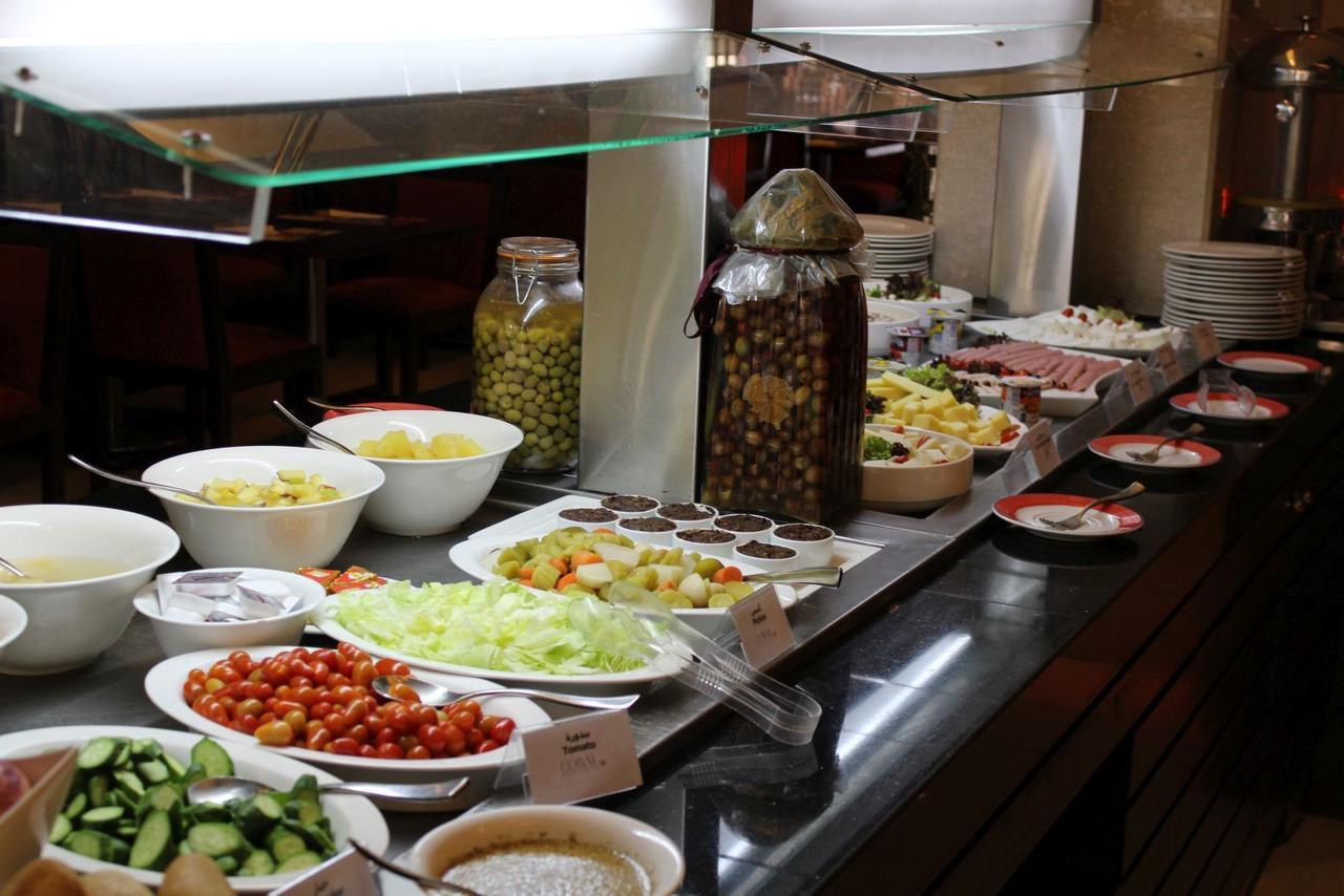 Coral Beirut Al Hamra Hotel Buitenkant foto