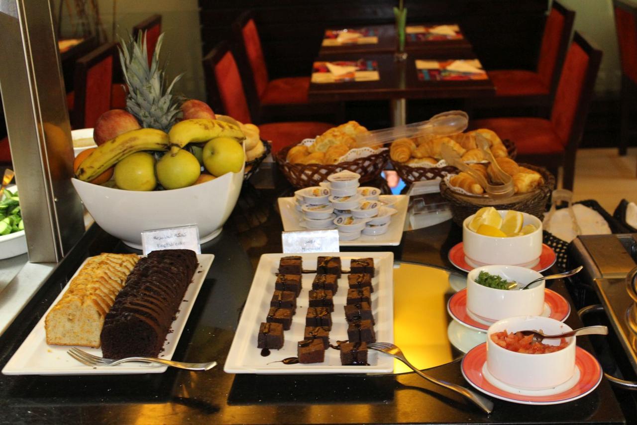 Coral Beirut Al Hamra Hotel Buitenkant foto