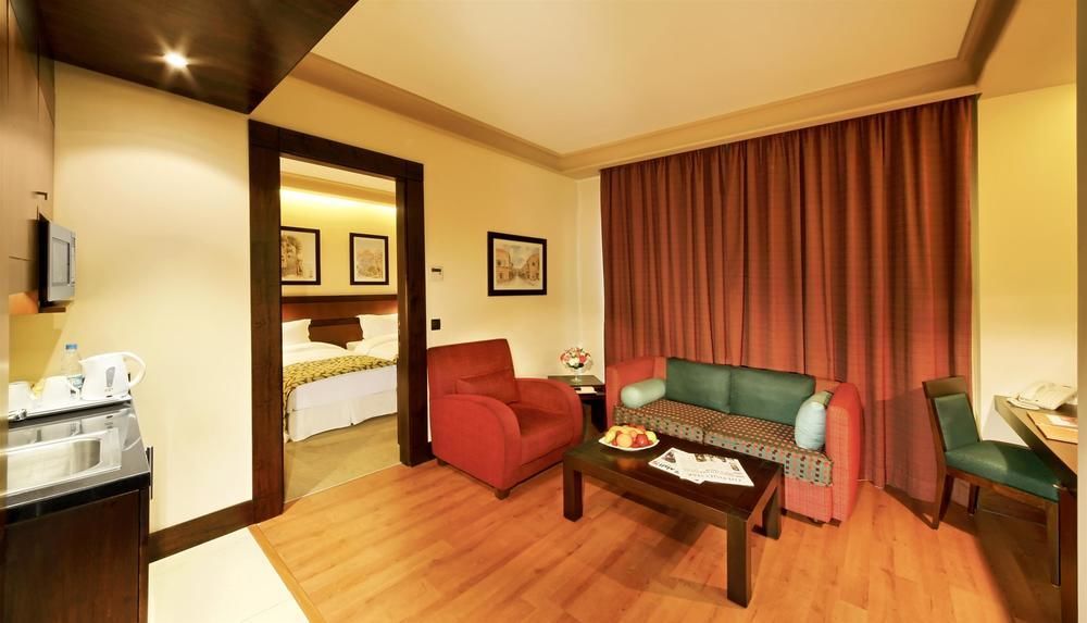Coral Beirut Al Hamra Hotel Buitenkant foto