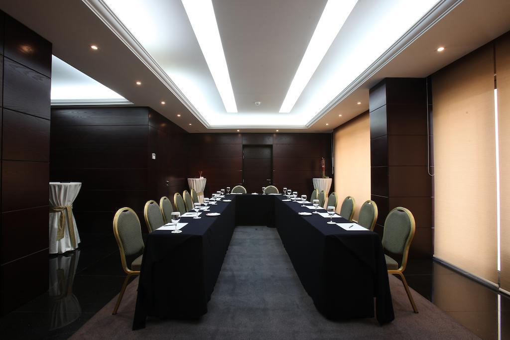 Coral Beirut Al Hamra Hotel Buitenkant foto